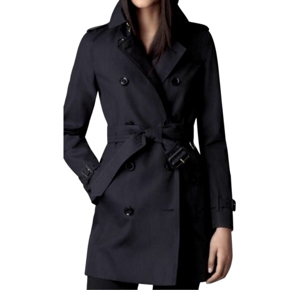 BURBERRY LONDON HARBOURNE DOUBLE BREASTED TRENCH COAT.